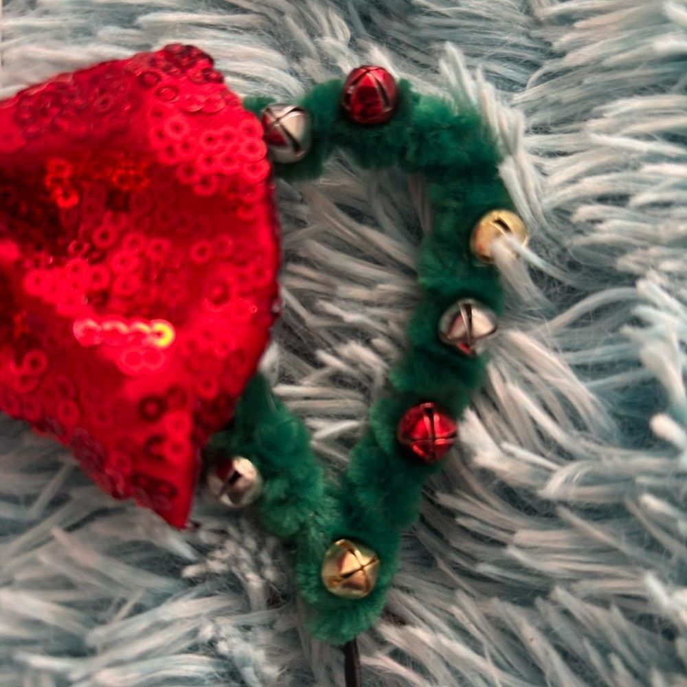 Claire’s Festive Red & Green Sequin Bow Headband — NWT - Picture 3 of 3